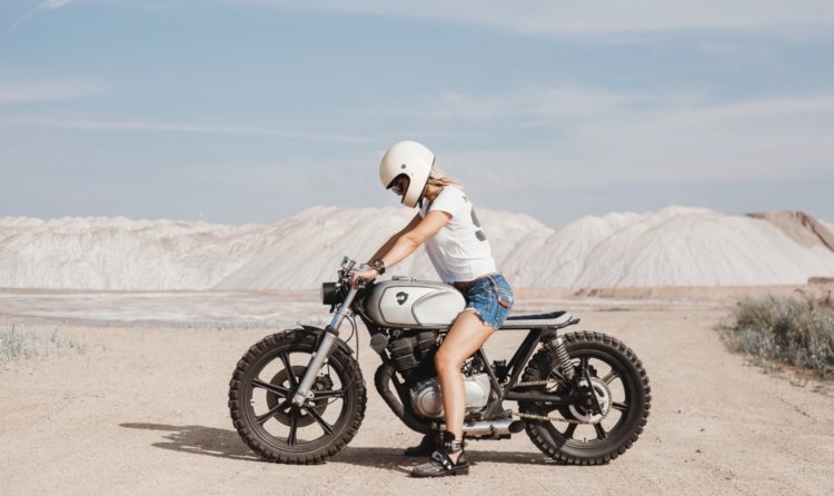 Jak wybrać damskie spodnie motocyklowe?