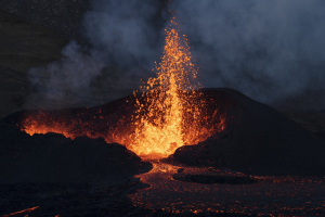 erupcja wulkanu na półwyspie Reykjanes